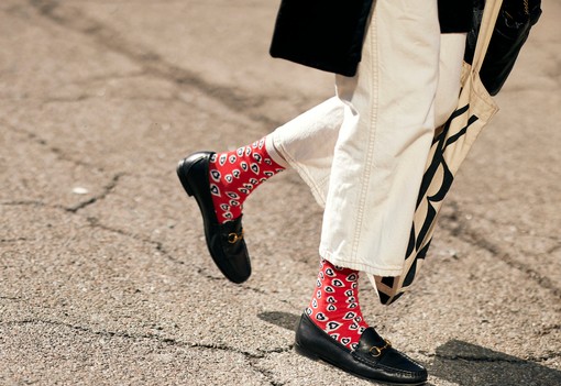 Hivatalosan is ez lett 2025 legstílusosabb zokni trendje