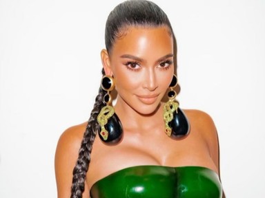 Kim Kardashian zöld karácsonyi szettje azonnal beindította a mémgyárat