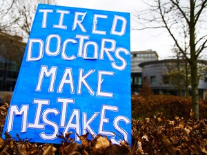 A tanárok tiltakozása az orvosokat és az egyészségügyet is érinti