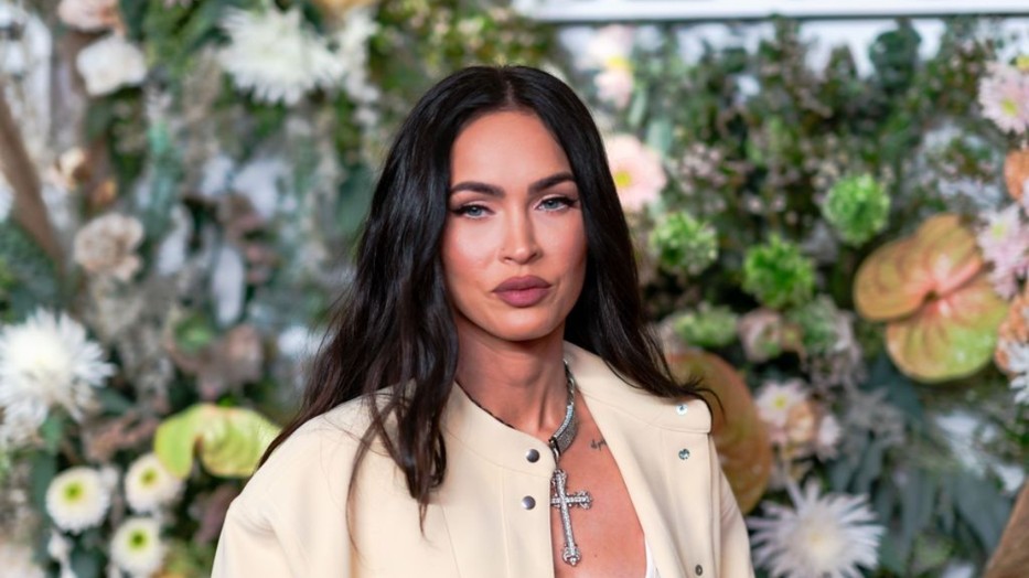 Megan Fox könyvet írt