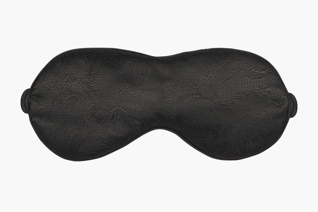 Rihanna bejön a hálószobádba, és ad néhány cuccot, amitől elpirulsz