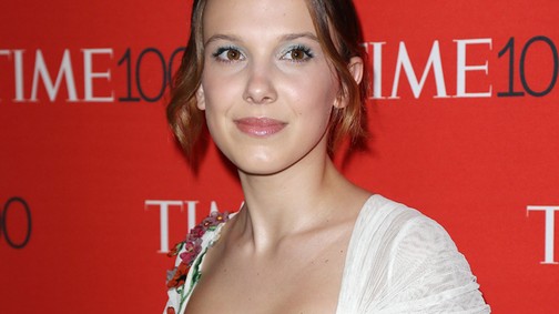 Elképesztő! Millie Bobby Brown gyönyörű menyasszonnyá változott a vörös szőnyegen!