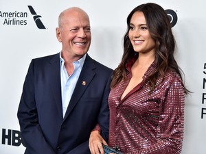 Bruce Willis felesége és lánya szívfacsaró módon tiszteleg a színész előtt