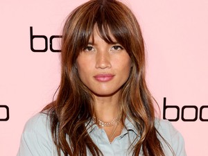 Egy extracuki fotóval jelentette be gyönyörű amerikai modell, hogy babát vár