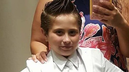 Ennek a 9 éves kislánynak nem engedték, hogy fehér öltönyben menjen a templomba