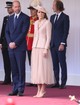 2025 - Macron francia elnök fogadásán egy púderrózsaszín Dior blézerben és tüllszoknyában keltett feltűnést. 