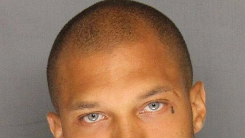 Ha jóképű, az sem számít, hogy bűnöző