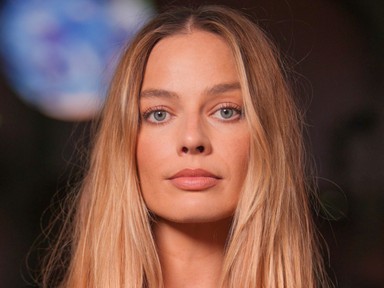 Margot Robbie meztelenruhájánál rég láttunk szebbet, csupa csipkében lopta el a showt a színésznő