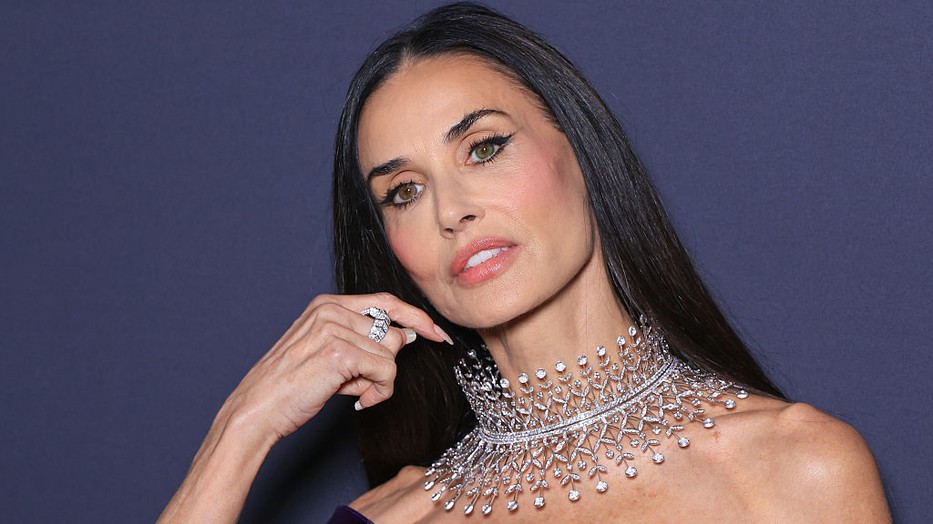 Demi Moore nagy meglepetést okozott a vörös szőnyegen