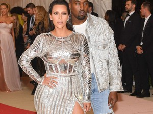 Kanye West szemeit megálmodod! Ijesztő látvány volt Kim Kardashian és férje a Met gálán