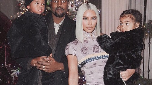 Kim Kardashian bulizni ment, amikor fia kórházban volt? Így reagált a vádakra!