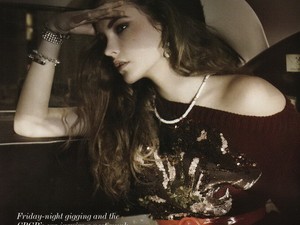 Palvin Barbara retró ragyogása a Vogue-ban