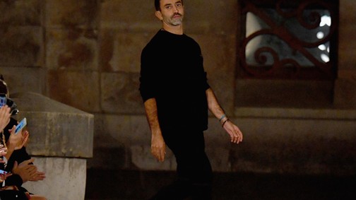 Szenzációs visszatérés - Divatfenegyerek érkezik a Burberry élére