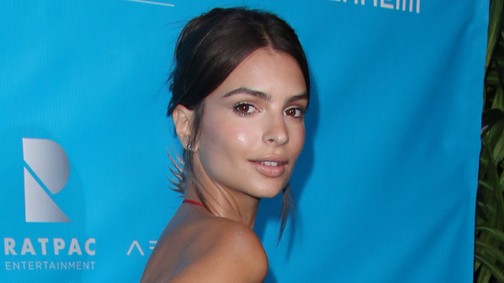 A topmodell hatalmas melleivel köszöntötte az ENSZ főtitkárt