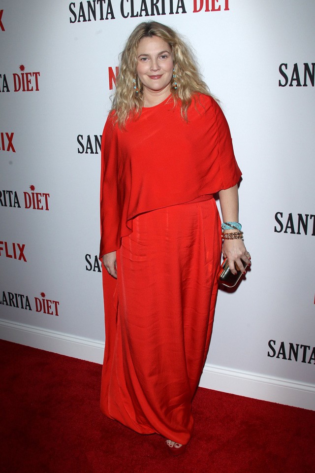 Drew Barrymore hatalmas lepelruhája minden testalkathoz kiváló!