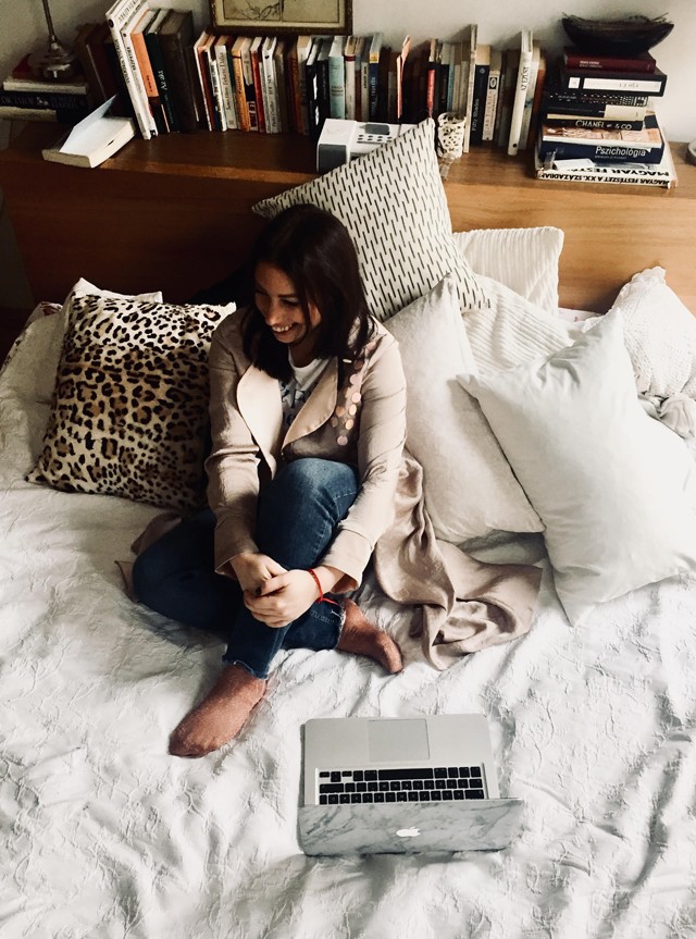 Tökéletes outfit a bekuckózáshoz Cselényi Esztertől!