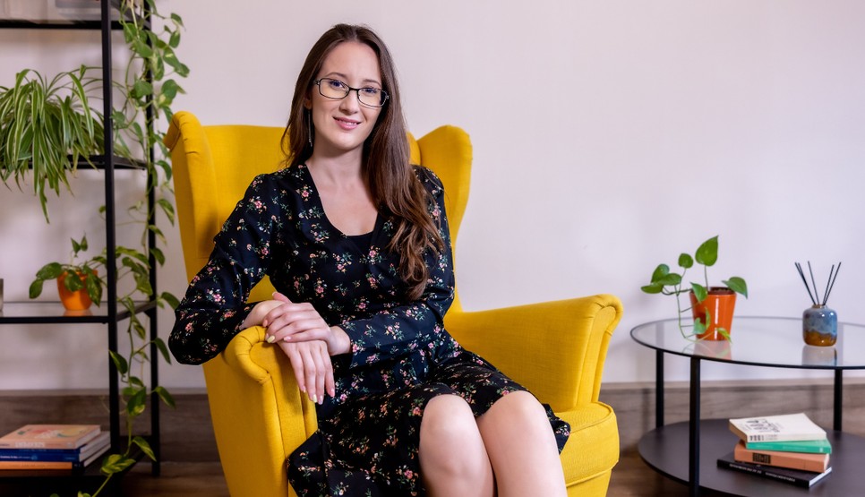 Hugyik Lídia pszichológus, a Mindset Pszichológia kutatója szerint a meseolvasás még mindig sokkal többet segít a gyermeki agy fejlődésében egy táblagépnél