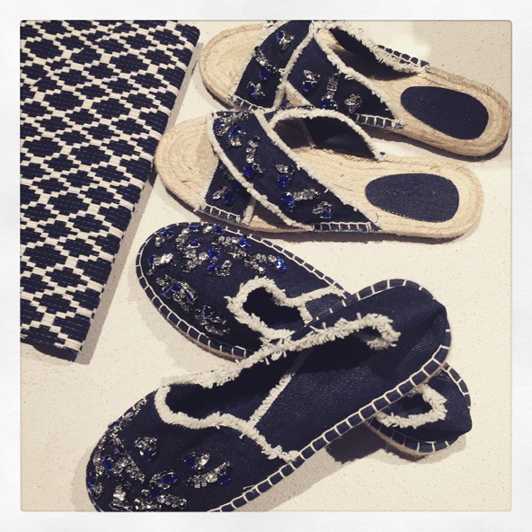 Ezekre a farmer papucsokra, spárgatalú vászoncipőkre aka espadrille-ekre minden stylist ráugrott a kollekció prezentációján. Topeladást fognak faragni belőle, az biztos!