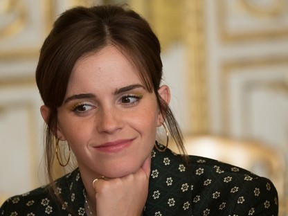 Emma Watson készen áll, hogy megreformálja a világot ebben a nadrágkosztümben