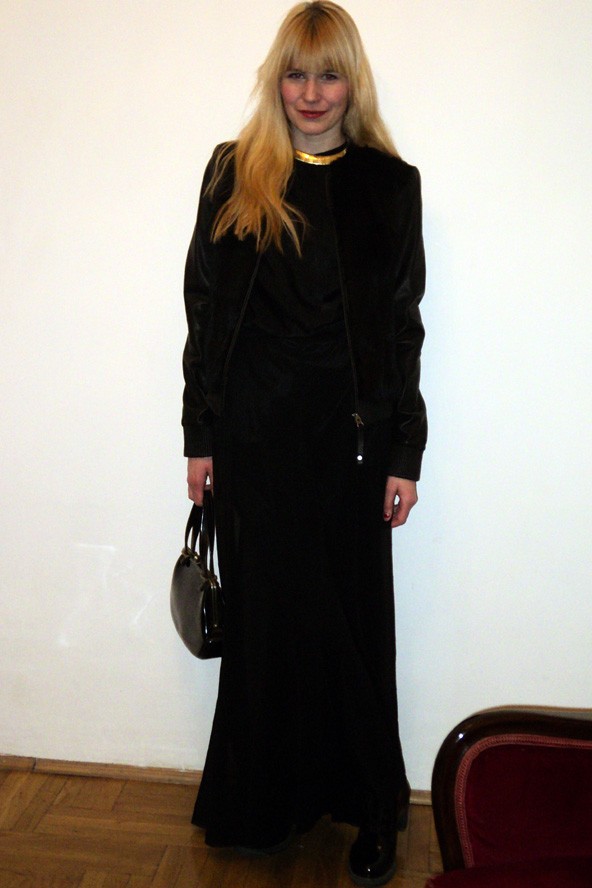 Sármán Nóra színházba készül