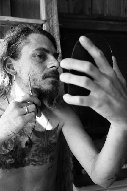 Steiner Kristóf a közösségi médiát már óvatosan és körültekintősen használja, ezzel is védi a privát szféráját, de alkalmanként szívesen enged  betekintést a privát életébe