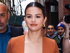 Hoppá: Selena Gomez egy Rachel-frizurát villantott