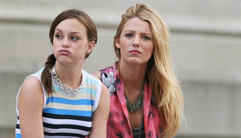 A Pletykafészek elválaszthatatlan párosa Blair és Serena a gimiben mindent együtt élt át – de mit szólnának egymáshoz húsz év múlva egy osztálytalálkozón?