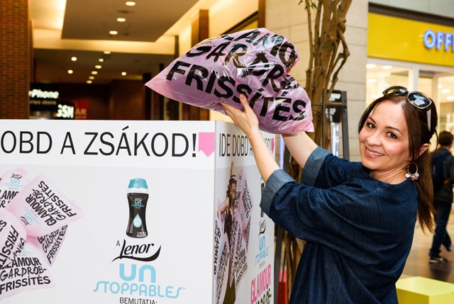 gradróbfrissítés, glamour, debreczeni zita, árverés, jótékonyság, ruhacsere, szekeres adrien, szilágyi molnár szilvi, foxpost