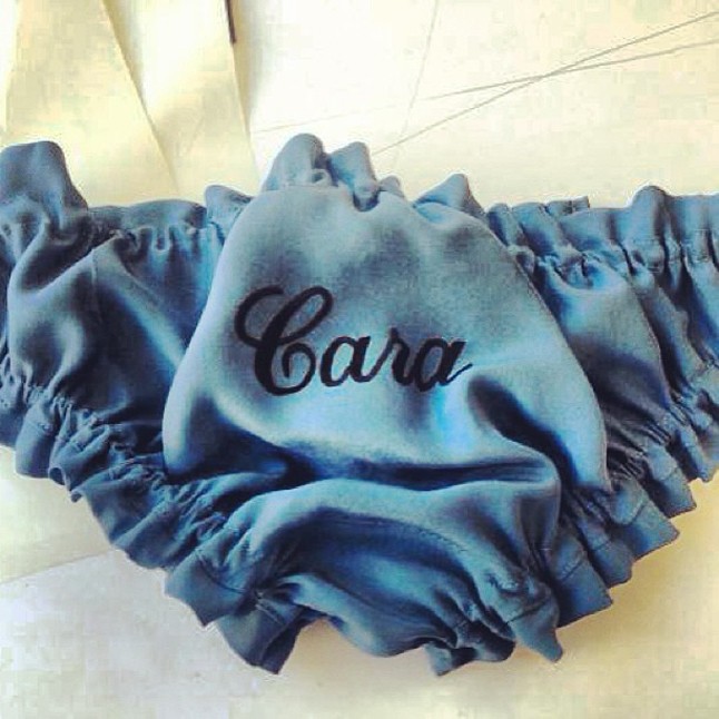 Szeretnéd Cara Delevingne nevét a popsidon viselni? A Hogan 2014-es nyári kollekciójával megteheted.