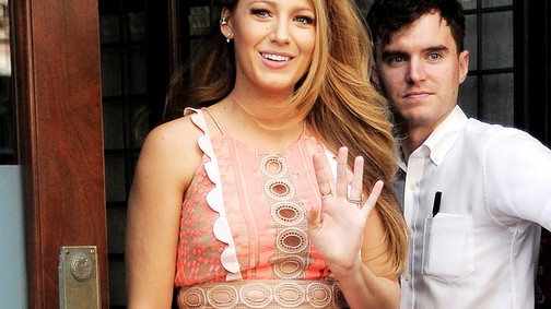 A várandós Blake Lively újabb bámulatos szettben