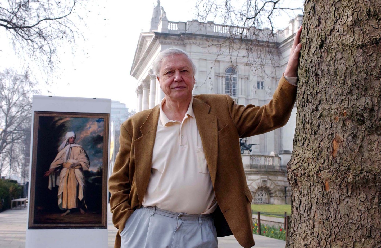 Fontosak neki a jó ügyek, itt például 2003-ban Sir David Attenborough a londoni Tate Britain galéria előtt Sir Joshua Reynolds „Omai” című portréjának megvásárlását és megőrzését népszerűsíti