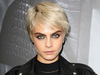 Hoppá! Cara Delevingne és Pretty Little Liars színésznője járnak