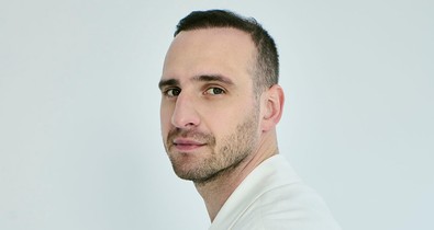 Brasch Bence: „Ugyanúgy csinálok mindent, mint a feleségem: pelenkázok, rendet rakok, főzök”
