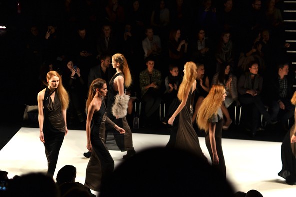 Baljós árnyak a Berlin Fashion Weeken