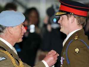 Egy fontos szereplő távozik a palotából, ez lenne Harry herceg és Károly király békülésének kulcsa?