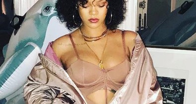 Nem fogod elhinni, mennyi pénzt keres Rihanna egy hónap alatt a Fenty Beauty-val!