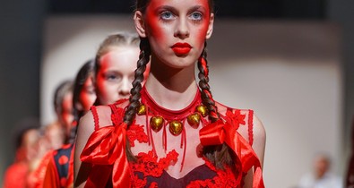 A Romani Design új kollekciója újra megmutatta a roma kultúra értékeit