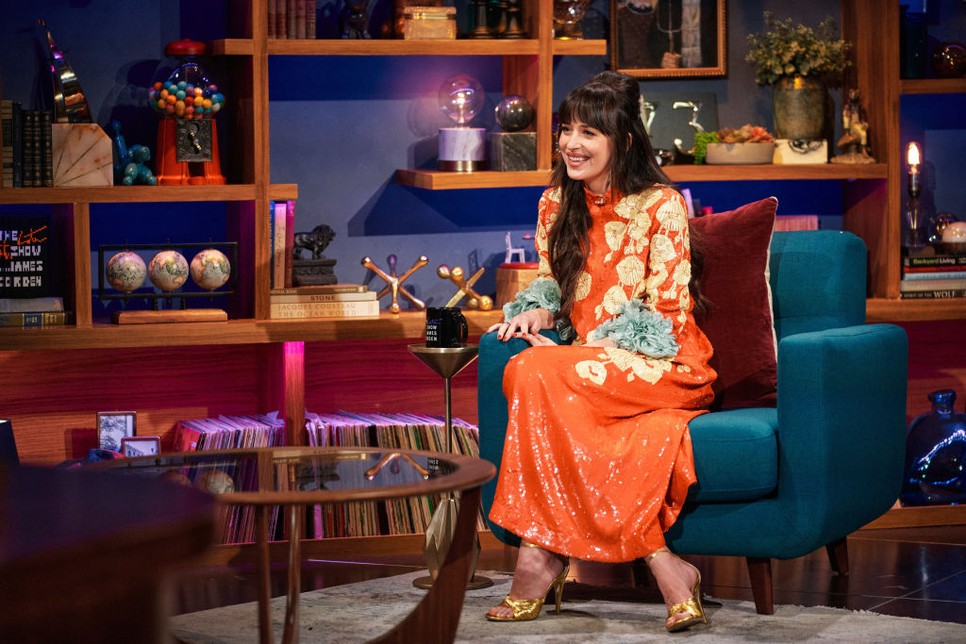 Dakota Johnson végre elhagyhatta a házat, azonnal pompás Gucci ruhába bújt