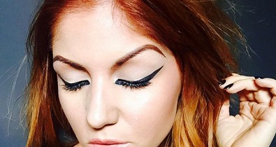 Tolvai Reni trendi körmei