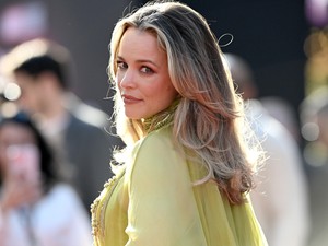 Rachel McAdams művészi fotókon mutatta meg hónaljszőrét: „Ez az én testem”
