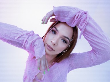 Klippremier: hallgasd meg Szécsi Böbe új dalát!