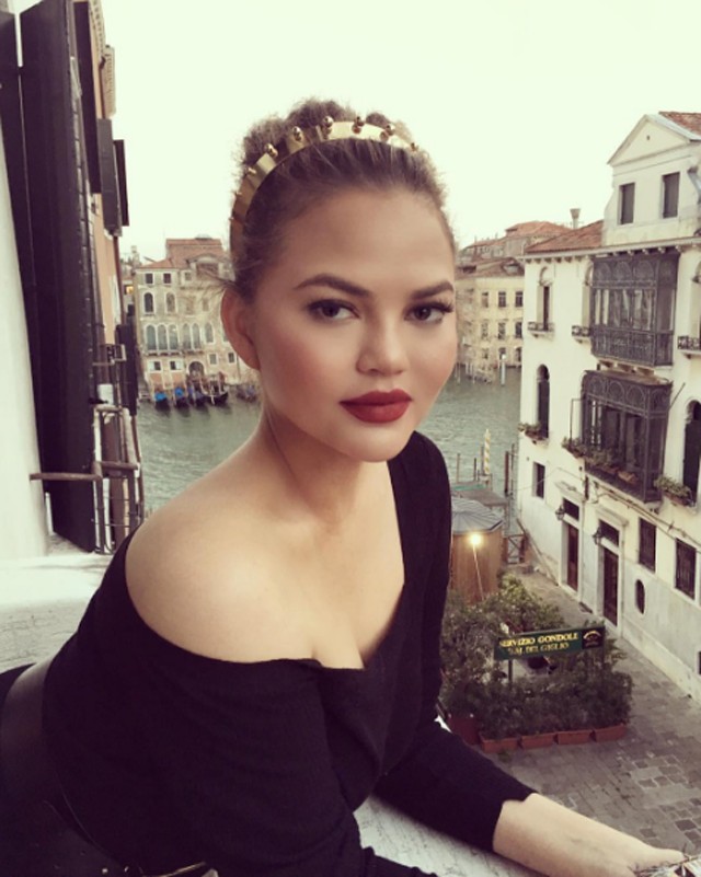 Chrissy Teigen bevallotta, hogy alkoholproblémái voltak