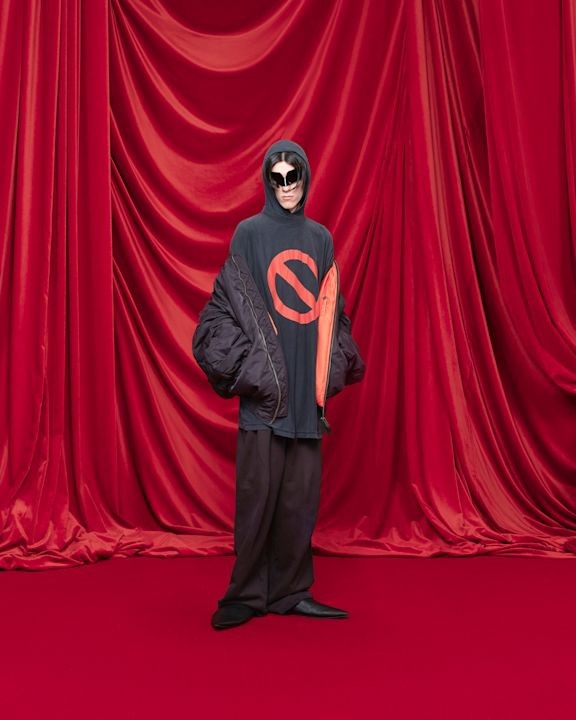 Balenciaga 2024 tavaszi-nyári kollekció