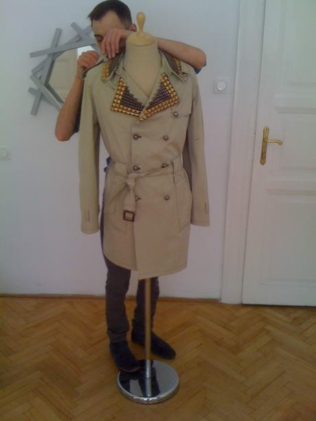 A szegecses trencskó!