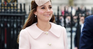 Nyugalom! Kate Middleton jól van és gyönyörű!