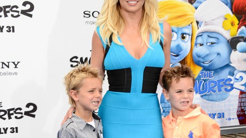 Britney Spears kiscsaládjával a vörös szőnyegen