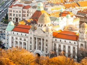 Dunára landoló hidroplánok, svájci tányérszervíz és Gundel Károly étterme várta száz éve a most felújításra kerülő Gellért Szálló vendégeit