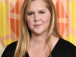Amy Schumer először a vörös szőnyegen szülése óta: hű, de jól néz ki