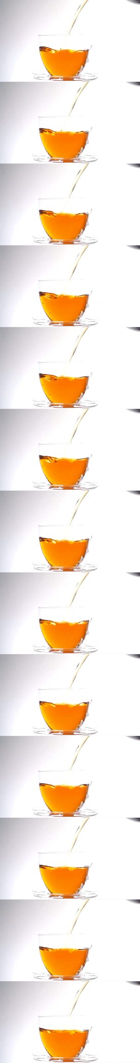 4. Zöld tea:A zöld tea gazdag antioxidánsokban, csersavban és flavonoidokban, amelyek csökkenthetik a vércukorszint és az inzulin szintjét, ami pattanásokhoz vezethet. Akár fogyasztva, vagy helyileg alkalmazva a gyulladás csökkentésére és a faggyúképződés megakadályozására használják.