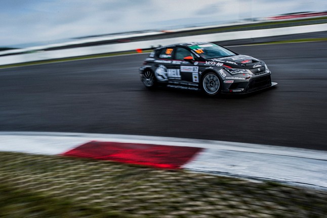 ´A versenypályán nem vagyok se férfi, se nő. Autóversenyző vagyok´